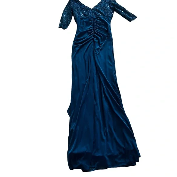 Beautiful Emerald Green Formal Gown With Rhinestone Accent and Lace Top 6 - Picture 11 of 14